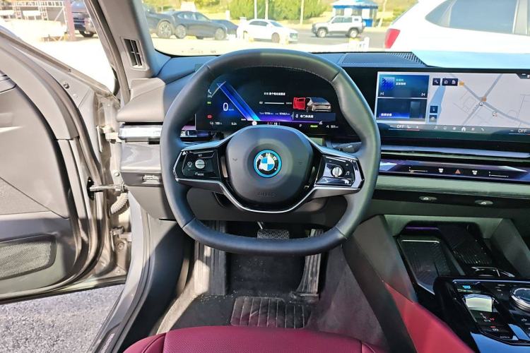 Used BMW i5 2024 eDrive 35L Luxury Package Steering Wheel