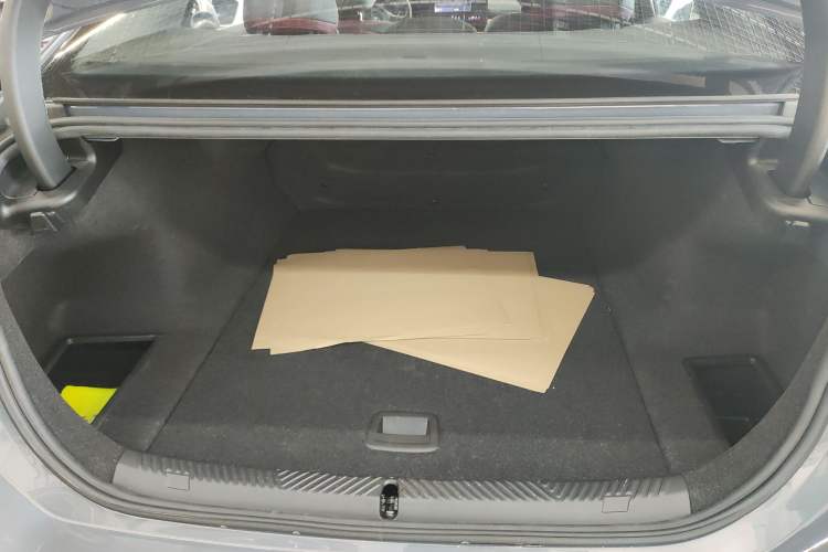 Used BMW i5 2024 eDrive 35L Prestige Luxury Package Trunk