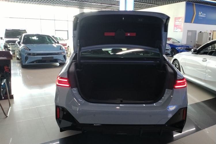 Used BMW i5 2024 xDrive M60 Trunk