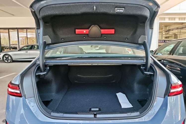 Used BMW i5 2024 eDrive 35L Luxury Model with M Sport Package Trunk