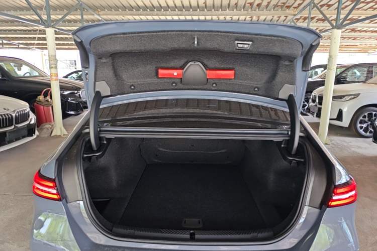 Used BMW i5 2024 eDrive 35L Luxury Package Trunk