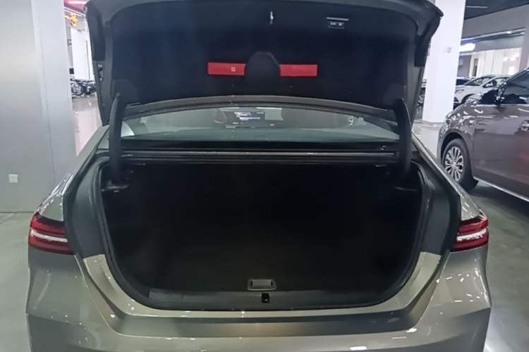 Used BMW i5 2024 eDrive 35L Prestige Luxury Package Trunk