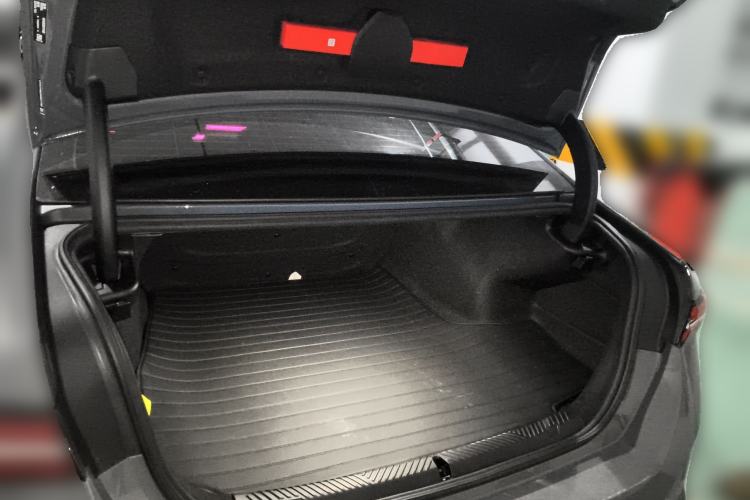 Used BMW i5 2024 eDrive 35L M Sport Package Trunk