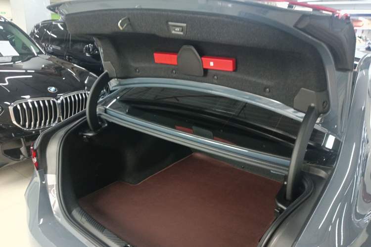 Used BMW i5 2024 eDrive 35L Luxury Package Trunk
