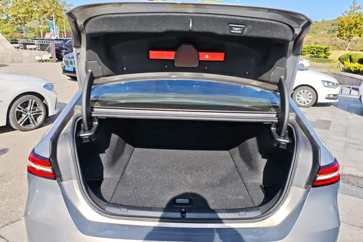 Used BMW i5 2024 eDrive 35L Luxury Package Trunk
