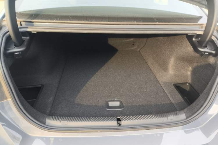Used BMW i5 2024 eDrive 35L Luxury Package Trunk