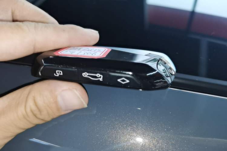 Used BMW i5 2024 eDrive 35L Prestige Luxury Package Vehicle Key