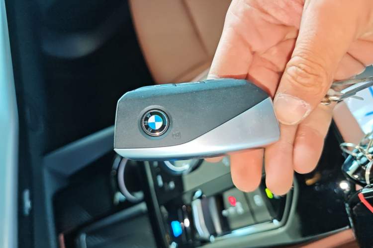 Used BMW i5 2024 eDrive 35L Luxury Model with M Sport Package Vehicle Key