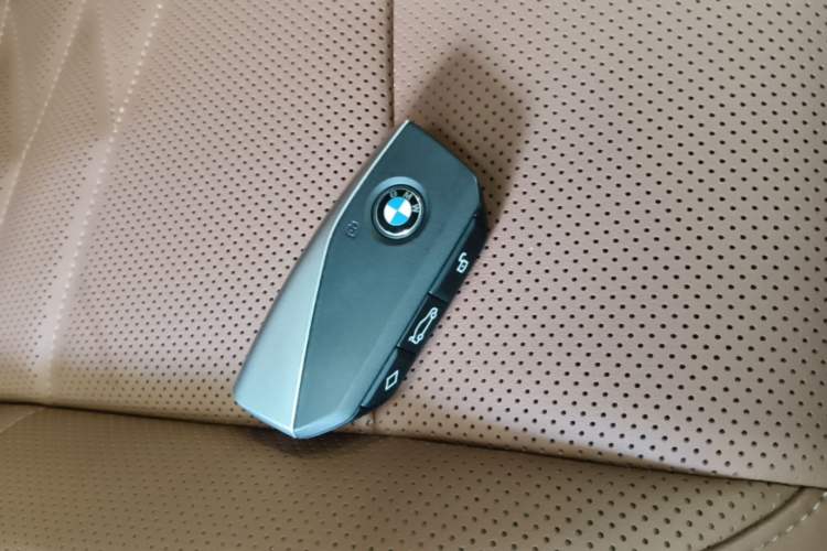 Used BMW i5 2024 eDrive 35L Luxury Model with M Sport Package Vehicle Key