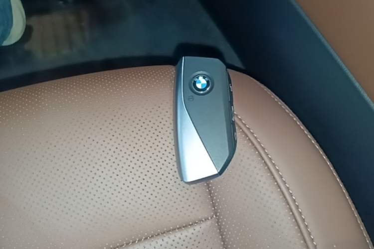 Used BMW i5 2024 eDrive 35L Prestige Luxury Package Vehicle Key