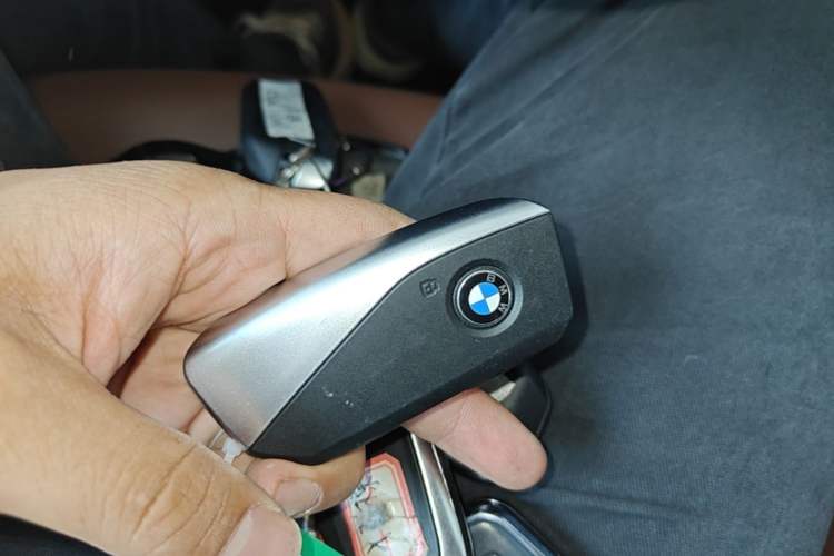 Used BMW i5 2024 eDrive 35L Luxury Model with M Sport Package Vehicle Key