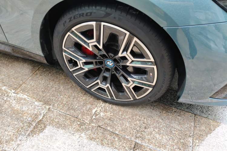 Used BMW i5 2024 xDrive M60 Right Front Wheel Hub