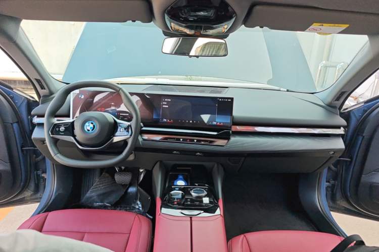 Used BMW i5 2024 eDrive 35L Prestige Luxury Package Center Console