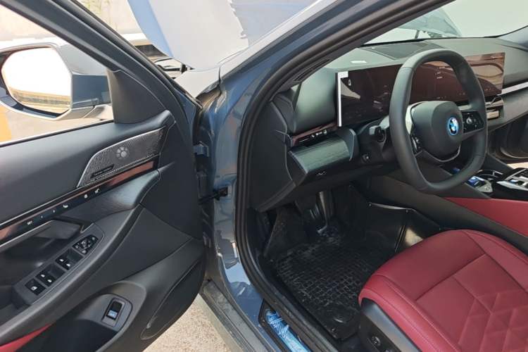 Used BMW i5 2024 eDrive 35L Prestige Luxury Package Driver Seat