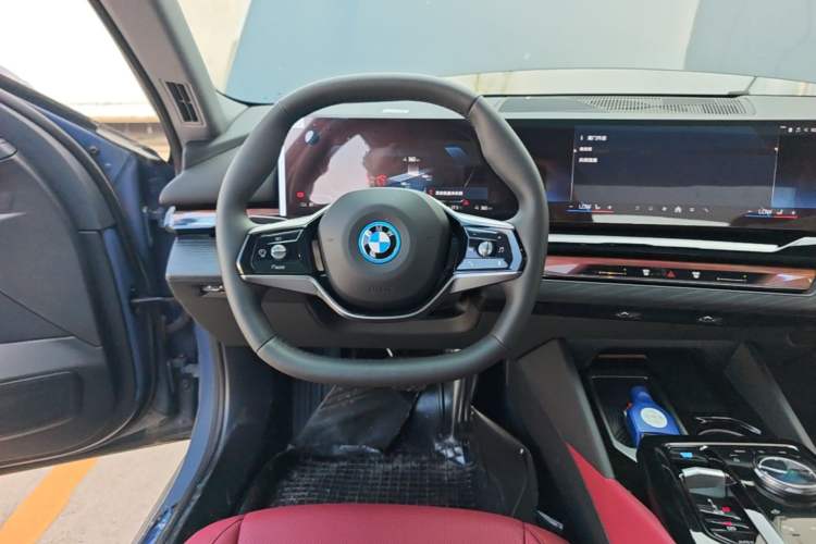 Used BMW i5 2024 eDrive 35L Prestige Luxury Package Steering Wheel