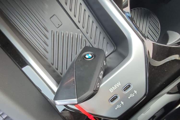 Used BMW i5 2024 eDrive 35L Prestige Luxury Package Vehicle Key