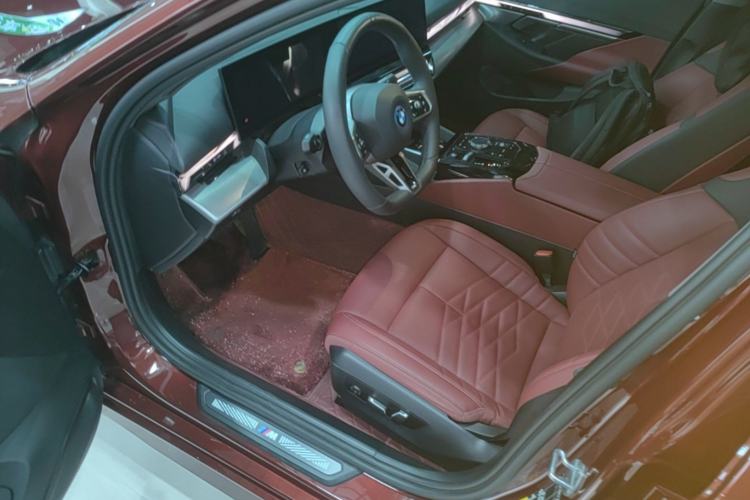 Used BMW i5 2024 eDrive 35L Luxury Model with M Sport Package Driver Seat