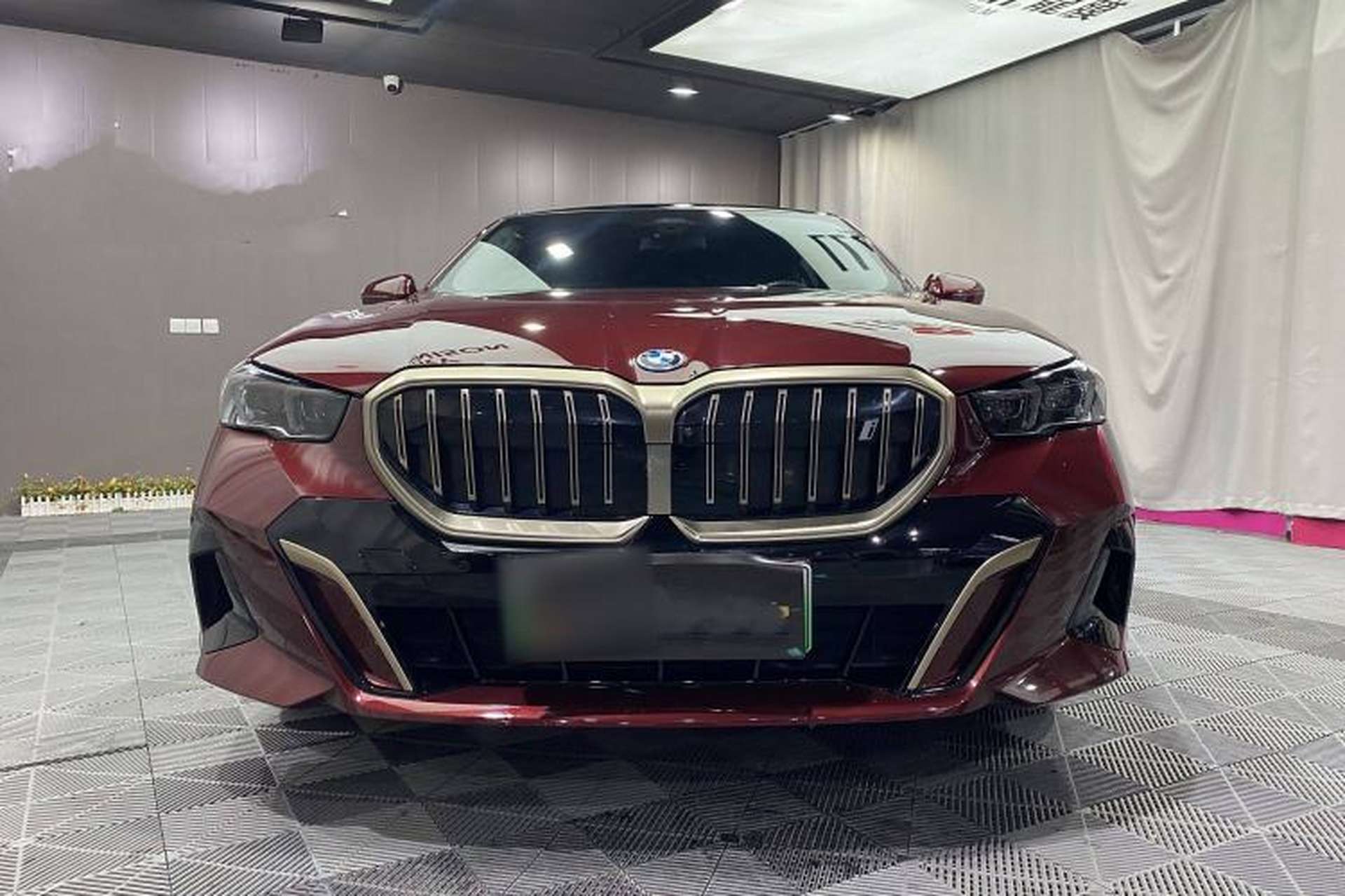 Used BMW i5 2024 eDrive 35L Luxury Model with M Sport Package Exterior 1