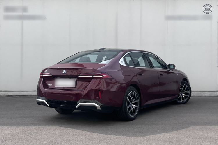 Used BMW i5 2024 eDrive 35L Luxury Model with M Sport Package Exterior 4