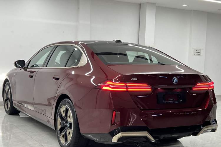 Used BMW i5 2024 eDrive 35L Luxury Model with M Sport Package Exterior 4