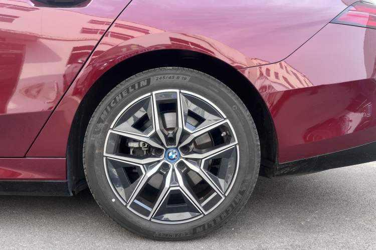 Used BMW i5 2024 eDrive 35L Luxury Model with M Sport Package Exterior 5