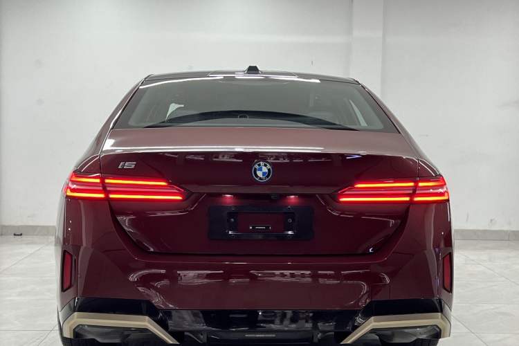 Used BMW i5 2024 eDrive 35L Luxury Model with M Sport Package Exterior 6