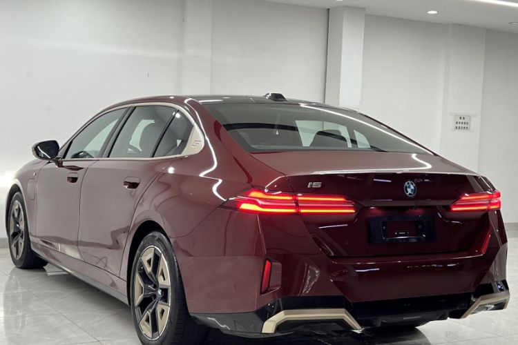 Used BMW i5 2024 eDrive 35L Luxury Model with M Sport Package Exterior 6