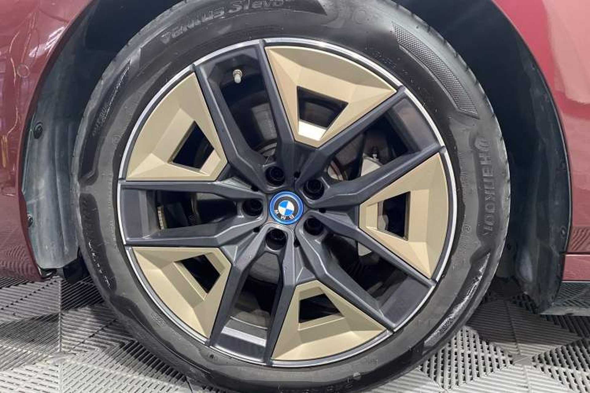 Used BMW i5 2024 eDrive 35L Luxury Model with M Sport Package Exterior 6