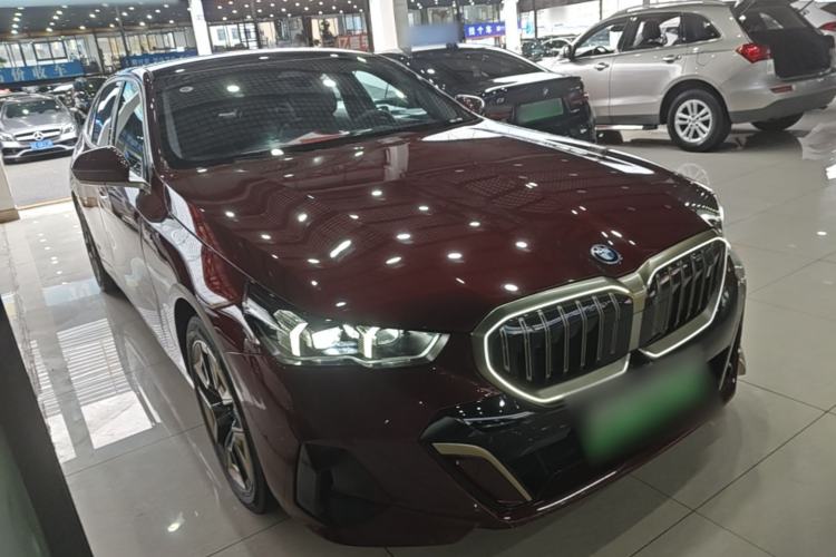 Used BMW i5 2024 eDrive 35L Luxury Model with M Sport Package Front Right 45 Deg