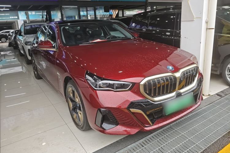 Used BMW i5 2024 eDrive 35L Luxury Model with M Sport Package Front Right 45 Deg