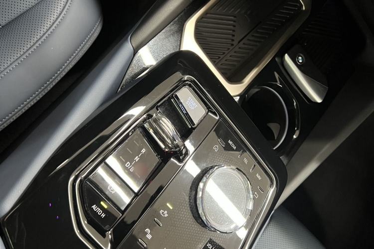 Used BMW i5 2024 eDrive 35L Luxury Model with M Sport Package Gear Lever