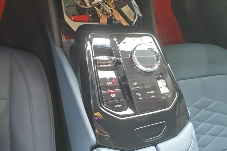 Used BMW i5 2024 eDrive 35L Luxury Model with M Sport Package Gear Lever