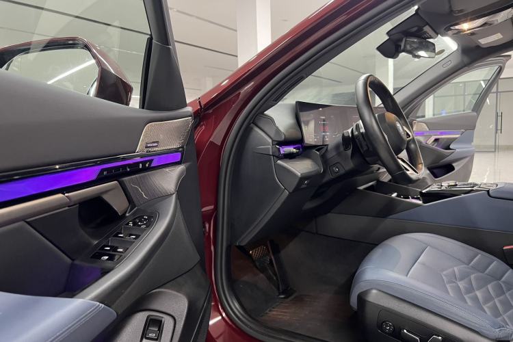 Used BMW i5 2024 eDrive 35L Luxury Model with M Sport Package Interior 1