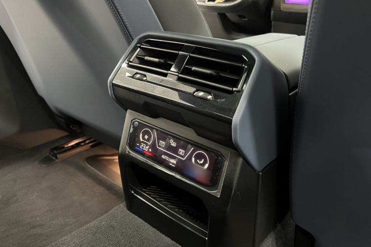 Used BMW i5 2024 eDrive 35L Luxury Model with M Sport Package Interior 11