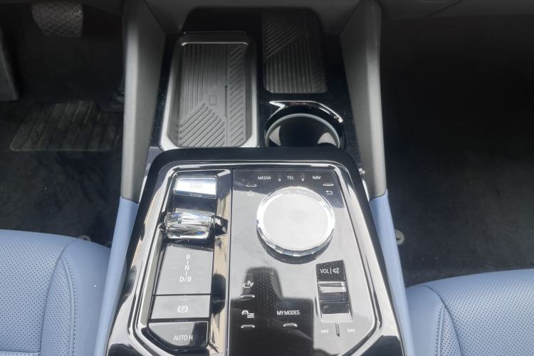 Used BMW i5 2024 eDrive 35L Luxury Model with M Sport Package Interior 4