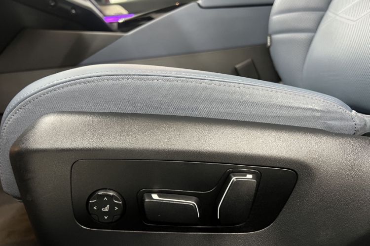 Used BMW i5 2024 eDrive 35L Luxury Model with M Sport Package Interior 7