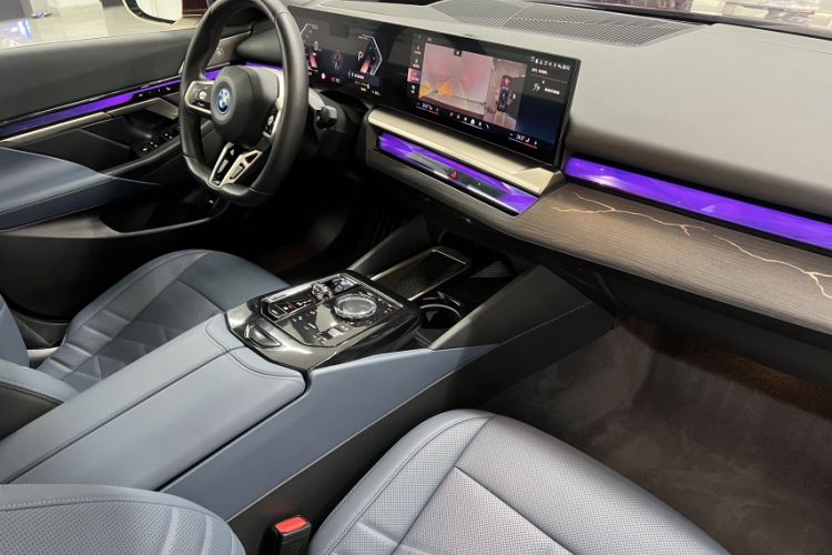 Used BMW i5 2024 eDrive 35L Luxury Model with M Sport Package Interior 8