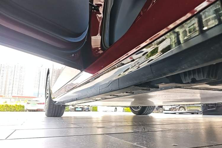 Used BMW i5 2024 eDrive 35L M Sport Package Left Side Sill