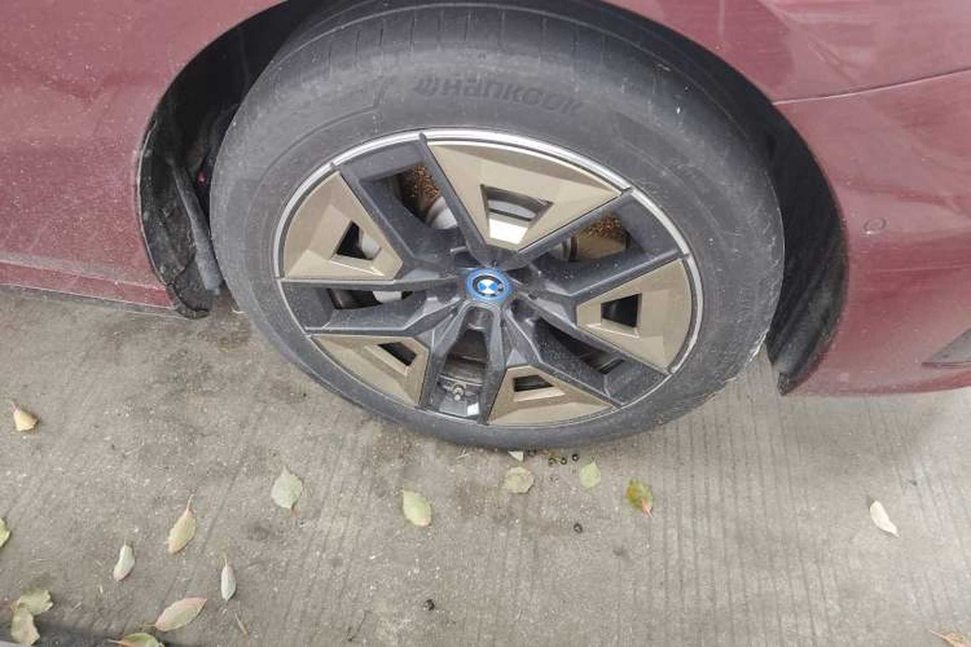 Used BMW i5 2024 eDrive 35L Luxury Model with M Sport Package Right Front Wheel Hub