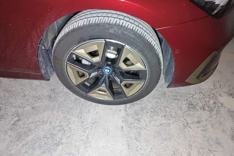 Used BMW i5 2024 eDrive 35L Prestige Luxury Package Right Front Wheel Hub