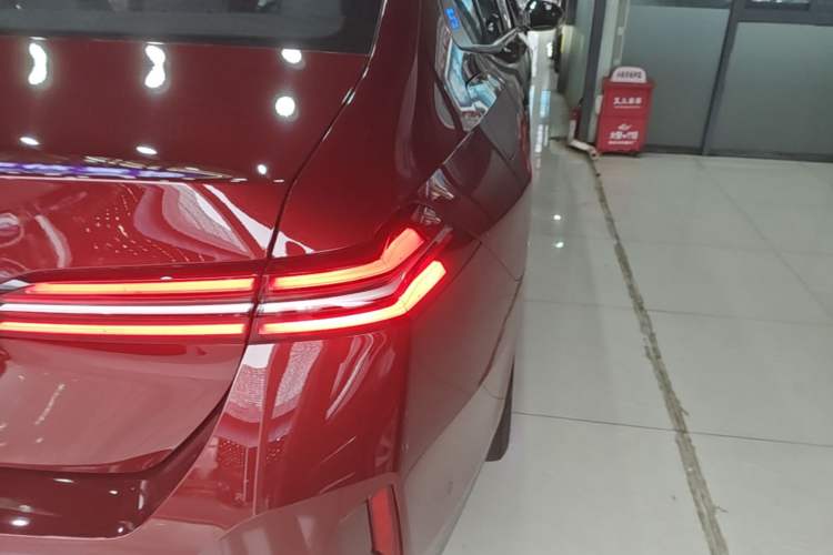 Used BMW i5 2024 eDrive 35L Luxury Model with M Sport Package Right Rear Taillight