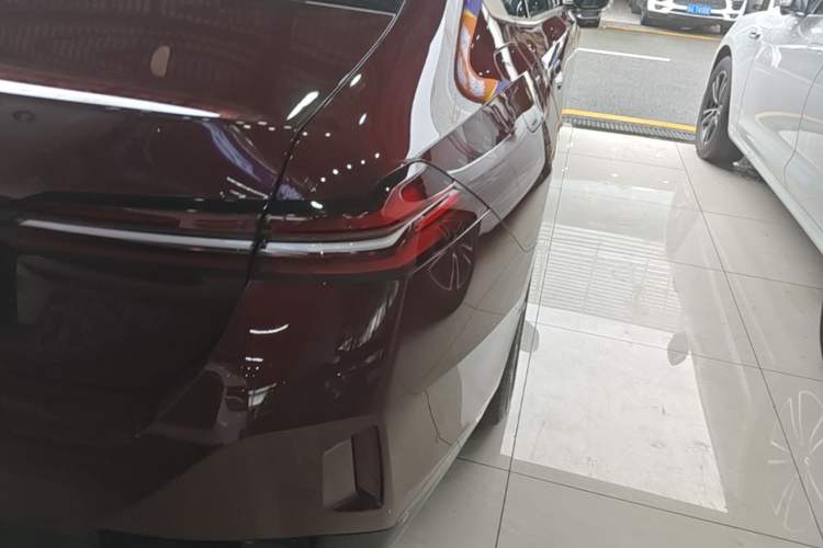 Used BMW i5 2024 eDrive 35L Luxury Model with M Sport Package Right Rear Taillight
