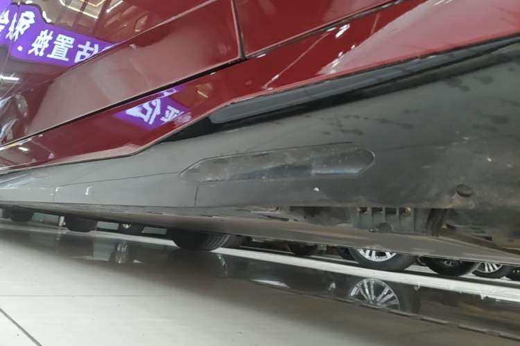 Used BMW i5 2024 eDrive 35L Luxury Model with M Sport Package Right Side Sill