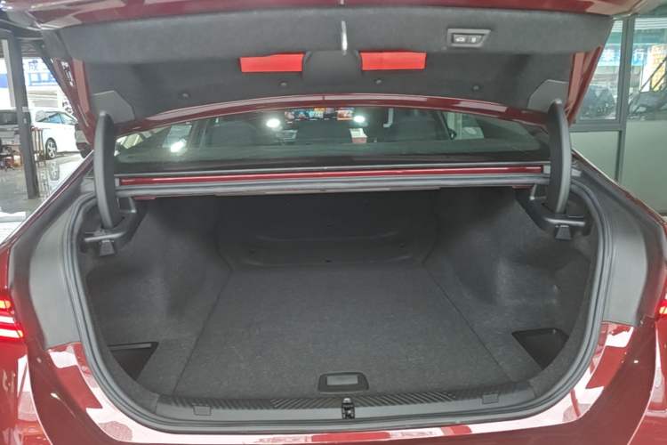 Used BMW i5 2024 eDrive 35L Luxury Model with M Sport Package Trunk