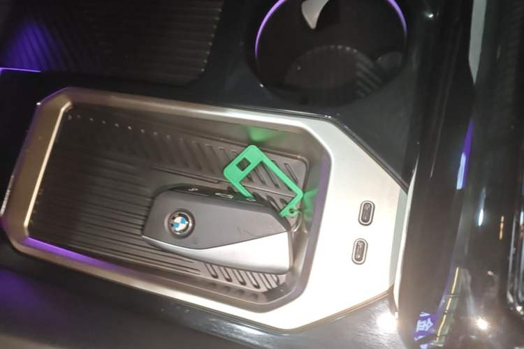 Used BMW i5 2024 eDrive 35L Luxury Model with M Sport Package Vehicle Key
