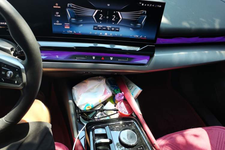 Used BMW i5 2024 eDrive 35L Luxury Model with M Sport Package Audio And AC Panel
