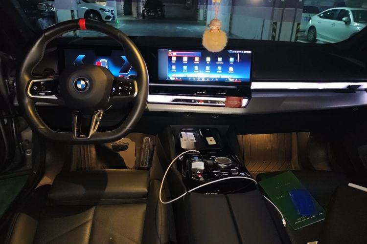 Used BMW i5 2024 xDrive M60 Center Console