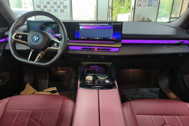 Used BMW i5 2024 eDrive 35L M Sport Package Center Console