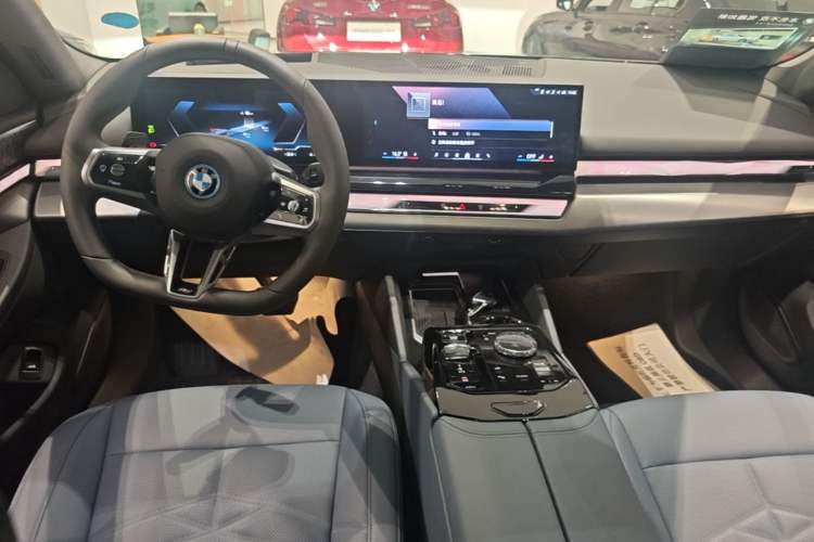 Used BMW i5 2024 eDrive 35L Luxury Model with M Sport Package Center Console