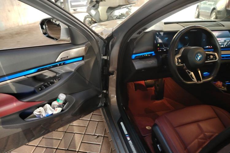 Used BMW i5 2024 eDrive 35L Prestige Luxury Package Driver Seat